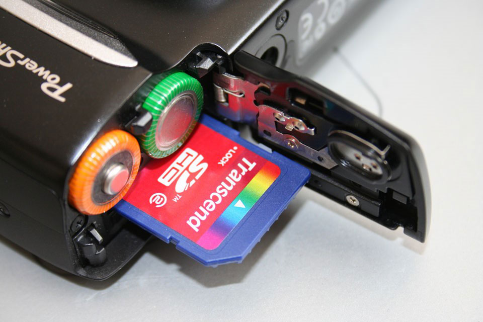 «Battery depleted»: Conecte la tarjeta de memoria