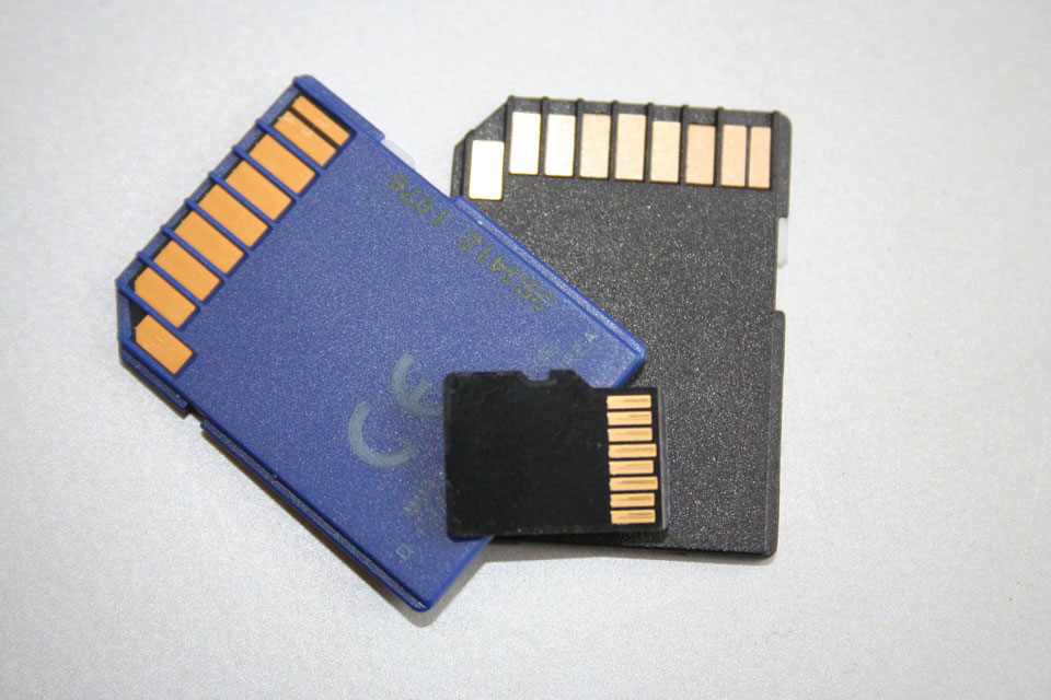 «Card error»: Desconecte y conecte de nuevo a la tarjeta de memoria